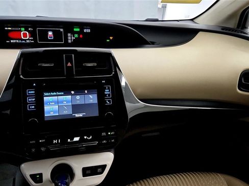 Used 2017 Toyota Prius Two image 29