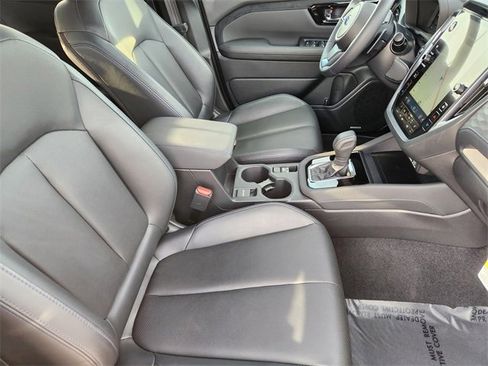 Certified 2025 Subaru Forester Limited image 14