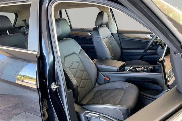 Used 2024 Volkswagen Atlas SE FWD image 20