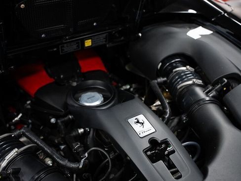 Used 2021 Ferrari F8 Tributo image 36