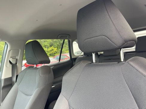 Used 2025 Toyota RAV4 LE AWD/4WD image 9