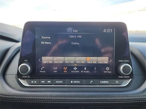 Used 2025 Nissan Rogue S image 24