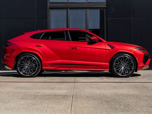 Used 2026 Lamborghini Urus SE image 10