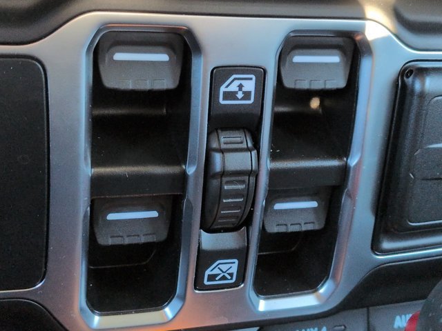 Used 2025 Jeep Gladiator Mojave w/ Convenience Group AWD/4WD image 22