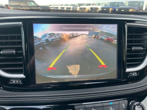 Used 2025 Chrysler Pacifica Limited FWD image 20