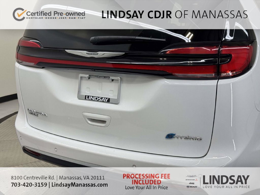 Used 2023 Chrysler Pacifica Limited FWD image 10