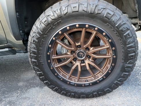 Used 2025 Toyota Tacoma TRD Off-Road image 12