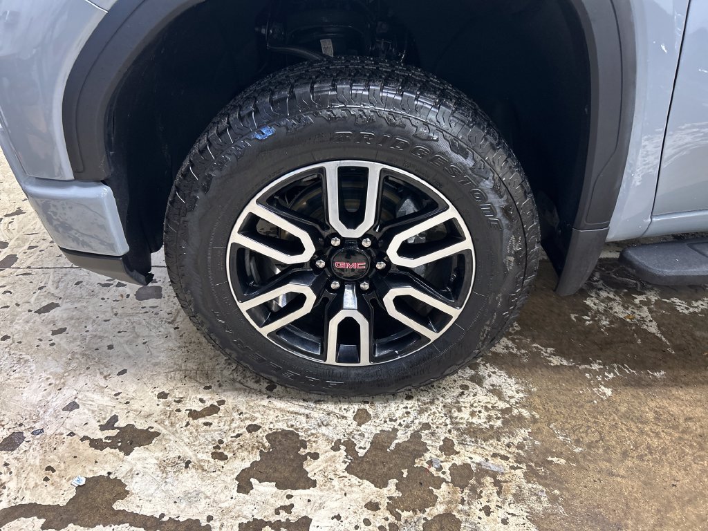 Used 2025 GMC Sierra 1500 AT4 w/ AT4 Premium Package AWD/4WD image 11