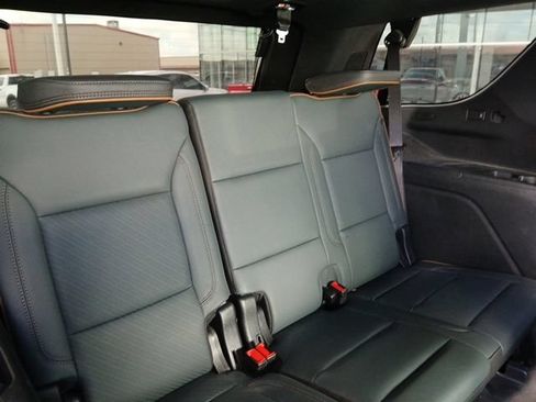 Used 2025 GMC Yukon AT4 w/ AT4 Premium Package AWD/4WD image 13