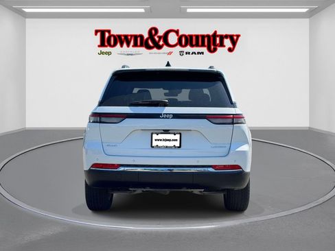 Used 2025 Jeep Grand Cherokee Laredo X w/ Luxury Tech Group I AWD/4WD image 7