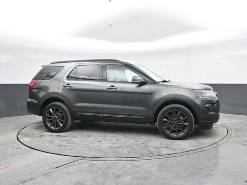 Used 2019 Ford Explorer XLT w/ Equipment Group 202A AWD/4WD image 7
