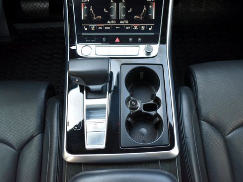 Used 2019 Audi Q8 Prestige w/ Luxury Package image 23