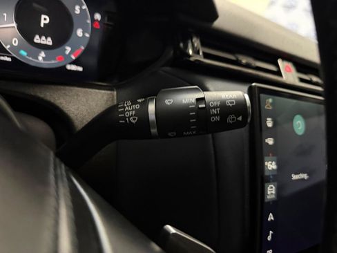 Used 2025 Land Rover Range Rover Velar S AWD/4WD image 34
