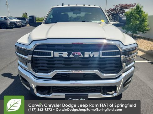 Used 2025 RAM 5500 Tradesman AWD/4WD image 3