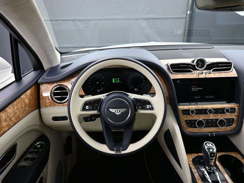 Certified 2024 Bentley Bentayga Plug-In Hybrid image 18
