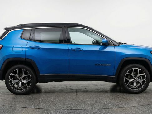 Used 2025 Jeep Compass Limited image 11