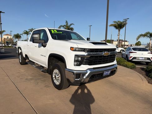 Used 2024 Chevrolet Silverado 2500 LT image 3