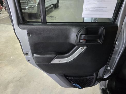 Used 2017 Jeep Wrangler Unlimited Sahara w/ Connectivity Group image 24