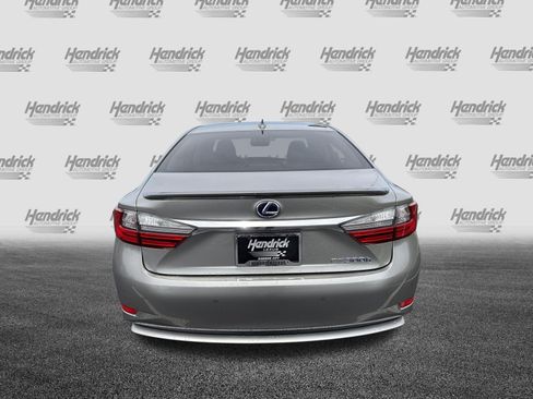 Used 2017 Lexus ES 300h w/ Luxury Package FWD image 44