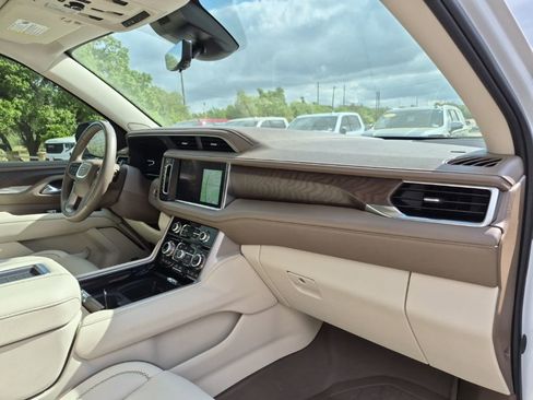 Used 2024 GMC Yukon XL Denali w/ Advanced Technology Package image 14