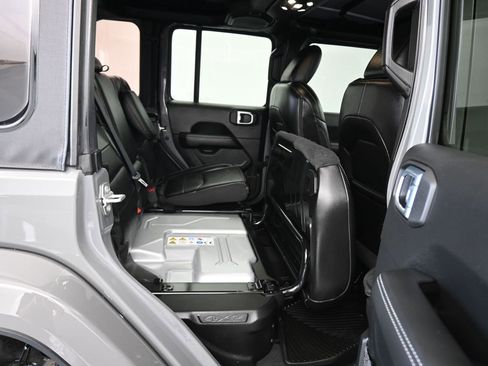 Used 2021 Jeep Wrangler Unlimited Sahara w/ Cold Weather Group image 38