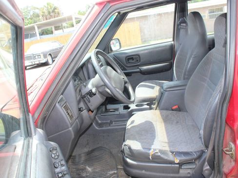 Used 1999 Jeep Cherokee 2WD 4-door image 5
