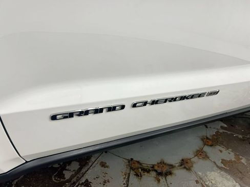 Used 2022 Jeep Grand Cherokee Laredo X AWD/4WD image 26
