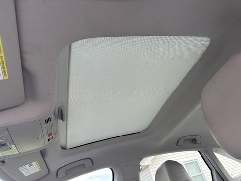 Used 2024 Volkswagen Jetta SE FWD image 24