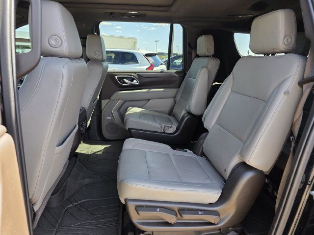Used 2021 Chevrolet Suburban Z71 w/ Z71 Signature Package AWD/4WD image 19