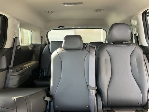 New 2026 Kia Carnival LXS image 23