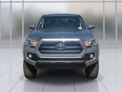 Used 2017 Toyota Tacoma SR5 w/ Tow Package image 9