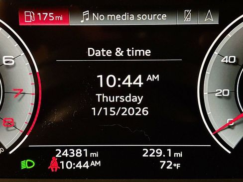 Used 2022 Audi Q8 Premium Plus image 11