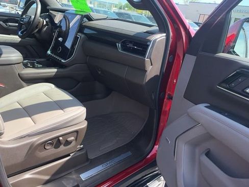 Used 2025 GMC Yukon XL Elevation AWD/4WD image 11