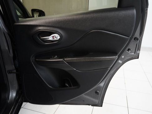 Used 2015 Jeep Cherokee Limited image 27