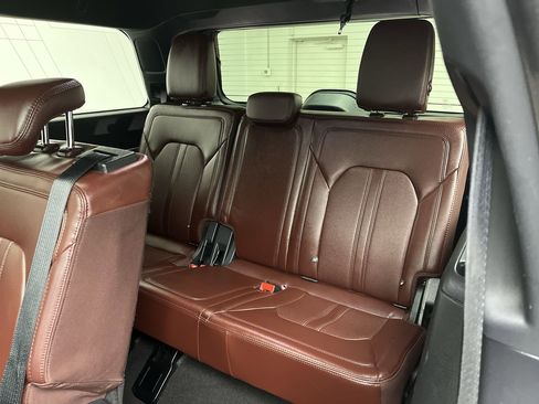 Used 2024 Ford Expedition Limited image 15