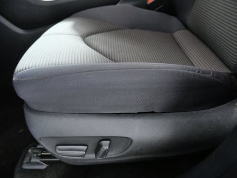Used 2024 Toyota Highlander LE AWD/4WD image 16