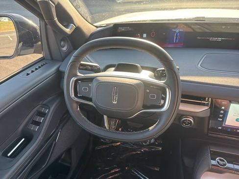 New 2026 Lincoln Navigator Reserve AWD/4WD image 16