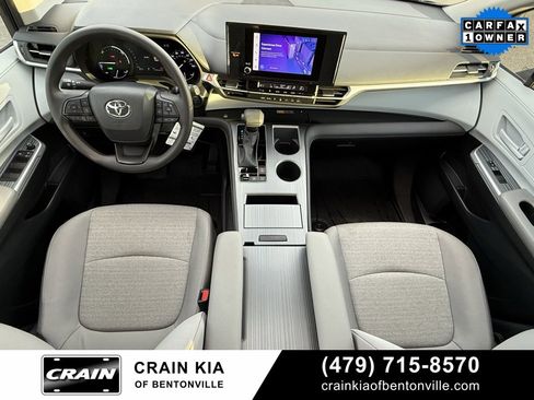 Used 2025 Toyota Sienna LE image 29