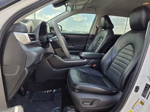 Used 2022 Toyota Highlander L FWD image 13