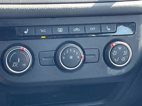 Used 2017 Volkswagen Tiguan S image 26