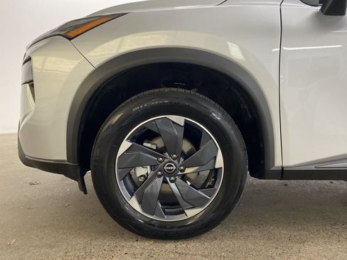 Used 2025 Nissan Rogue SV image 10