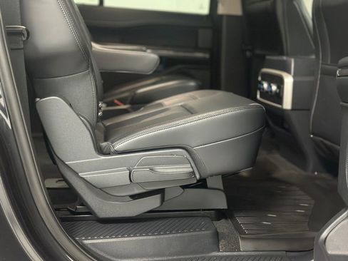 Used 2024 Ford Expedition Max XLT image 25