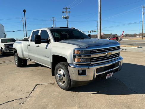 Used 2015 Chevrolet Silverado 3500 LT w/ LT Convenience Package image 4