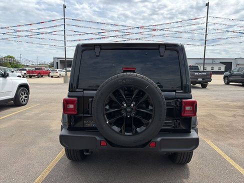 Used 2025 Jeep Wrangler Unlimited Sahara AWD/4WD image 5