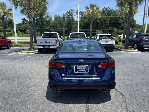 Used 2023 Nissan Altima 2.5 SR FWD image 9