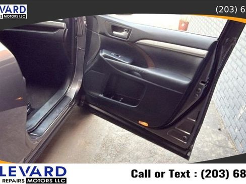 Used 2014 Toyota Highlander XLE AWD/4WD image 39