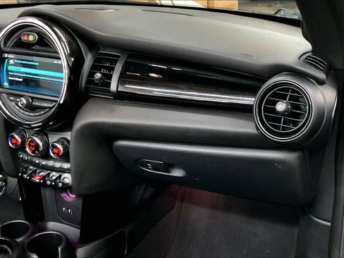 Used 2019 MINI Cooper S w/ Premium Package image 18