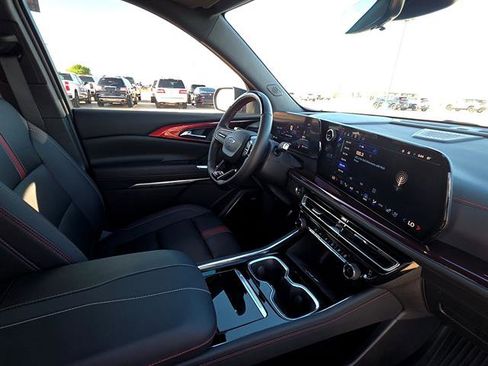 Used 2025 Chevrolet Traverse RS w/ LPO, Floor Liner Package FWD image 14