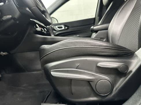 Used 2024 Jeep Compass Latitude w/ Convenience Group AWD/4WD image 26