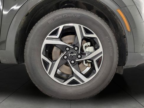 Used 2025 Kia Sportage LX image 3